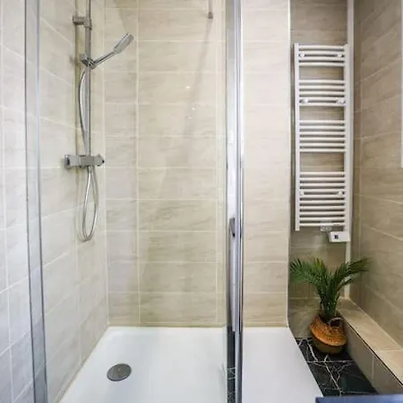 Tranquil Retreat In The 16th Arrondissement Appartamento