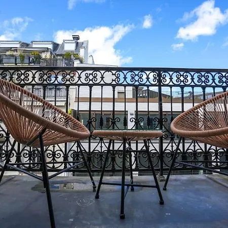 Tranquil Retreat In The 16th Arrondissement Appartamento